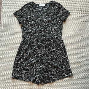 Carly Jean Los Angeles Floral Romper Size XS
